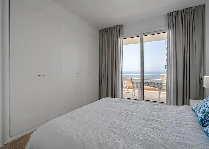 Amazing With Sea Views And Ac, Pa06